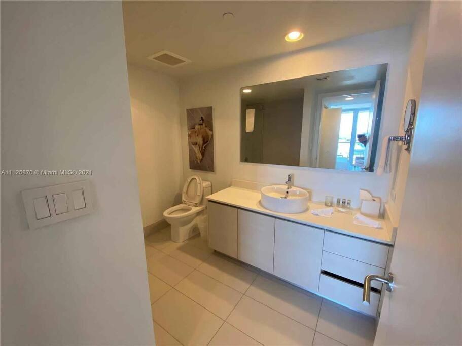 2Bd 2Ba Condo @Beachwalk Resort W/Pool Hallandale Beach Exterior photo